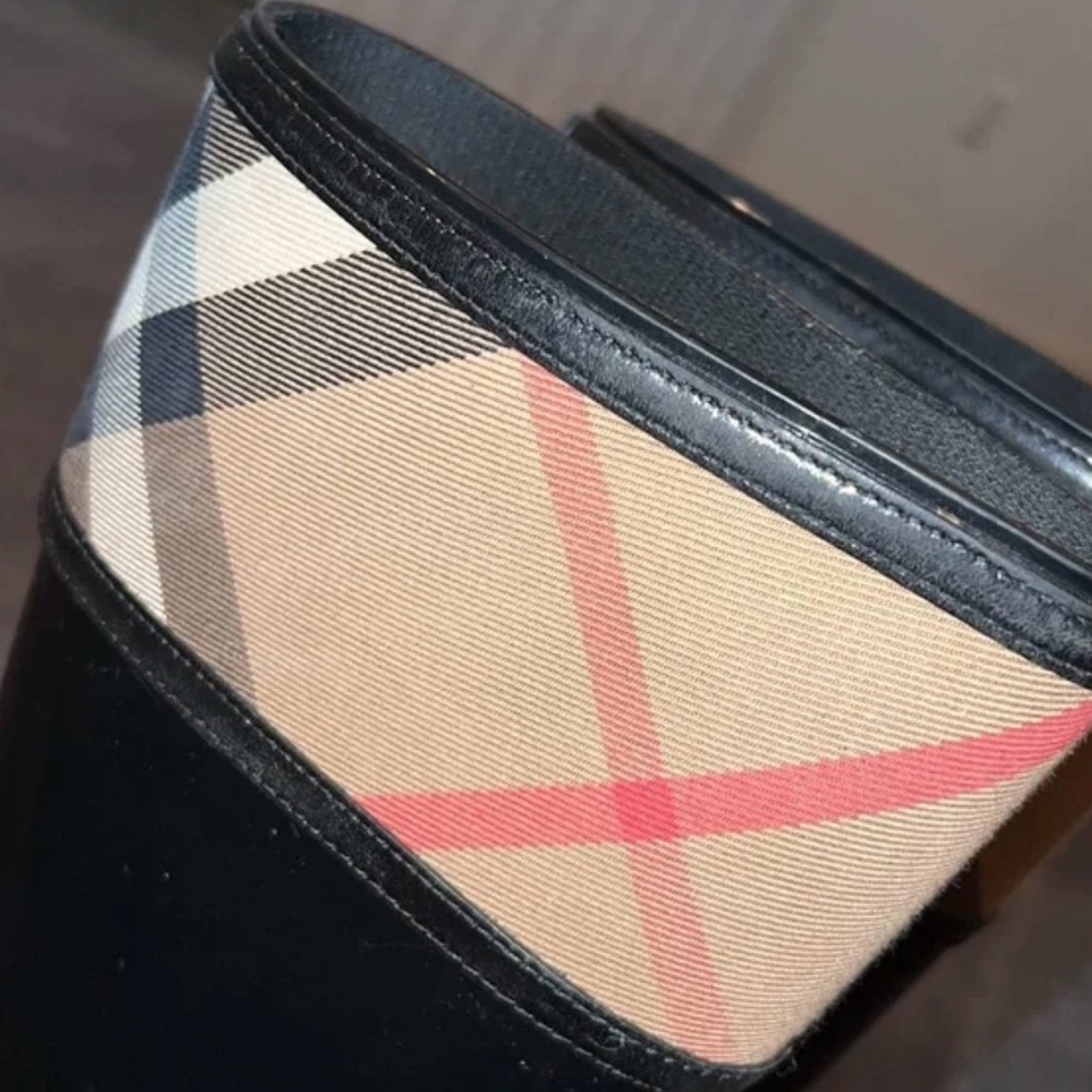 Burberry rain boots - Picture 2 of 5